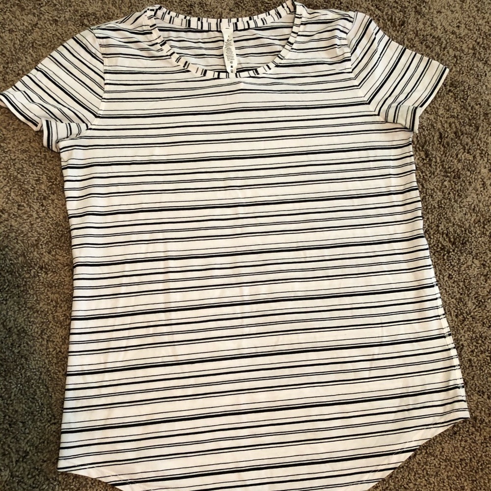 Lululemon Tshirt